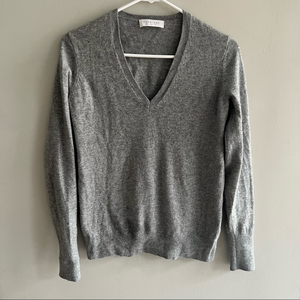 Everlane Gray Cashmere V Neck Size S